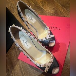 Valentino Garavani pumps ❤️ size 6.5